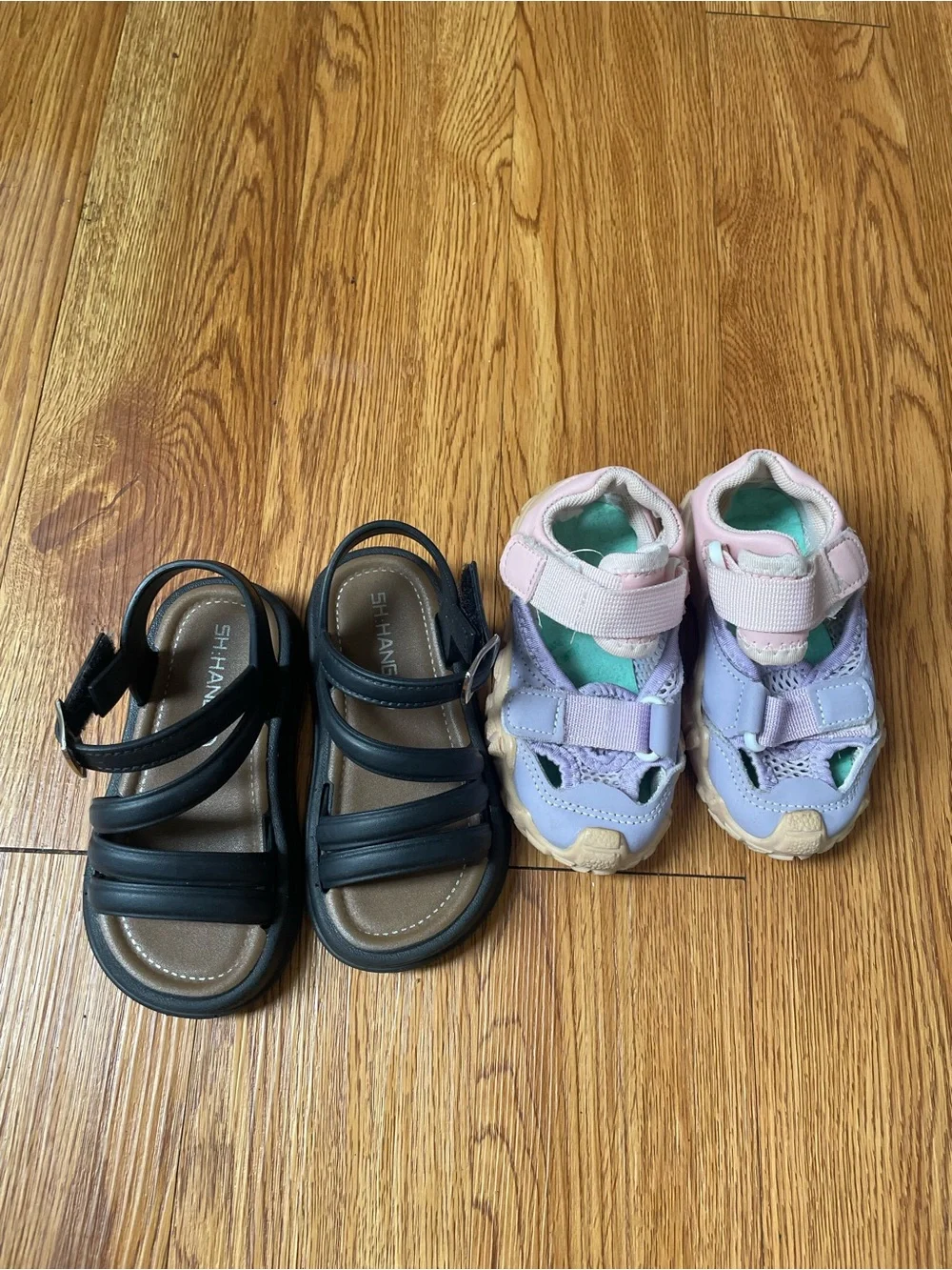 2 pairs of girl sandals size 7
